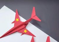 折一个漂亮纸飞机,用折纸折一个纸飞机