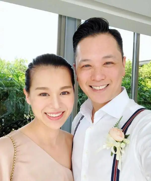 胡杏儿老公抱女孩,胡杏儿老公抱女孩视频