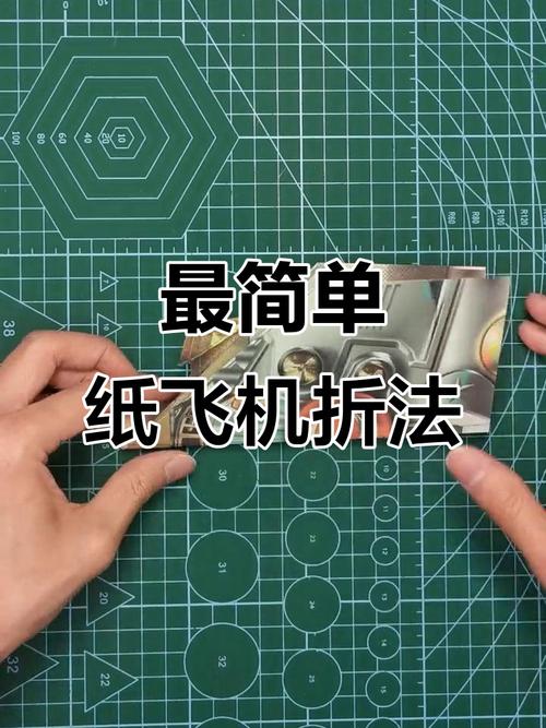 正方形折纸飞机怎么折飞得远,怎么用正方形折飞机能飞得很远