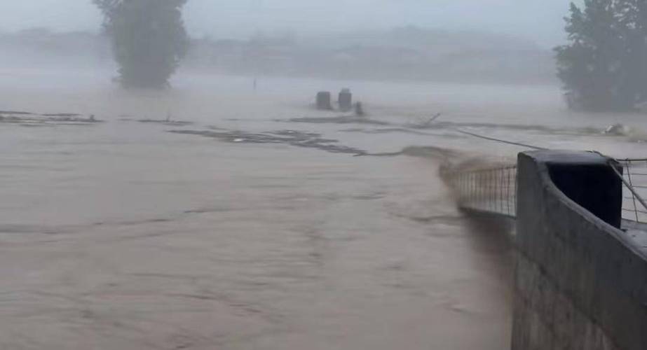 石门县所街乡暴雨视频,湖南常德石门局部大暴雨新