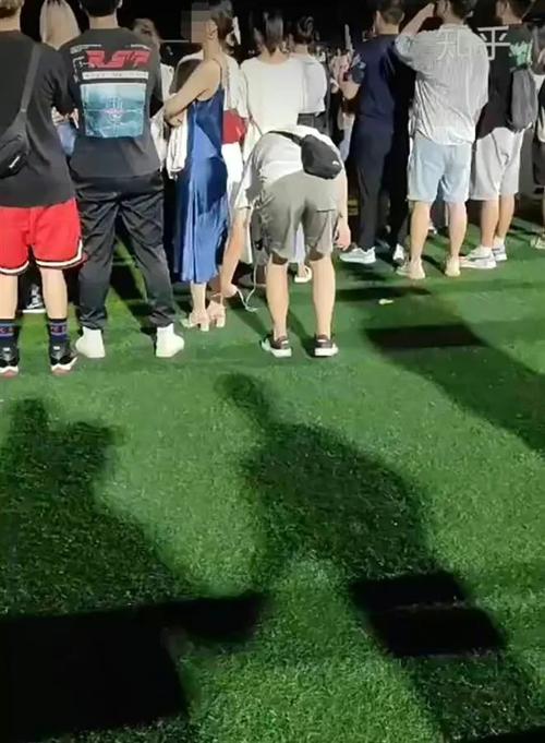 关于校方回应研究生偷拍女生裙底的信息