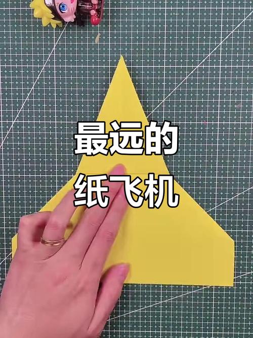 怎样做纸飞机,怎样做纸飞机飞的更远