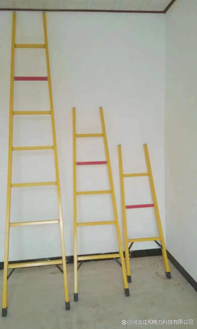 梯子工作时与地面斜角度为,在梯子上工作时 梯与地面的斜度